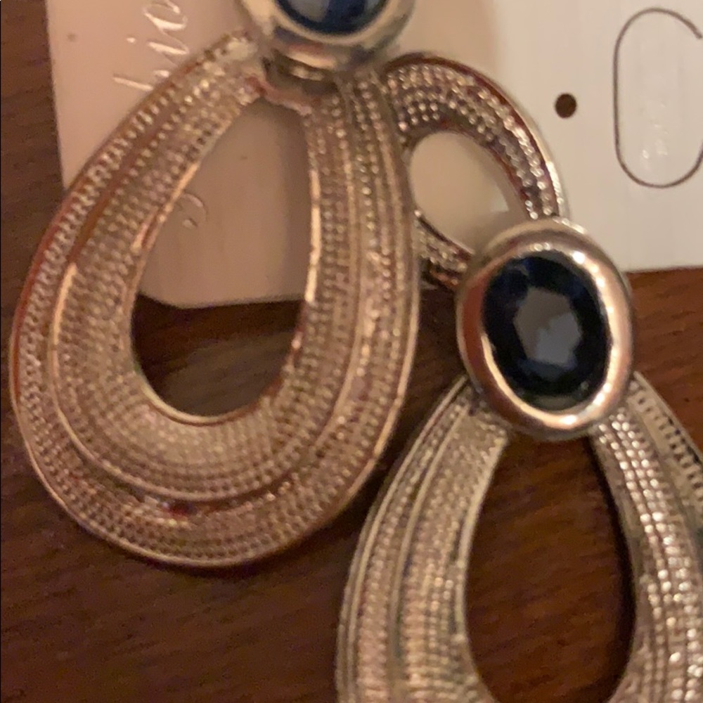 ear - Picture 2 of 2